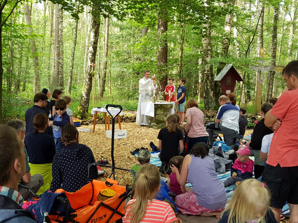 Eucharistiefeier am Waldheiligtum